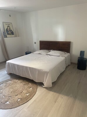 2 bedrooms, iron/ironing board, WiFi, bed sheets - Rent 2-bedroom apartment in a quiet residential area (Monticello)