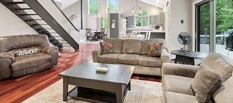 Sugar Hollow-Summer Ready! 4BR w/ Pool & Hot Tub
