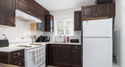 Chic 1BR Laneway Home in South Van