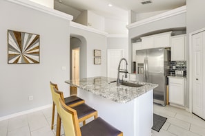 House (4 Bedrooms) | Interior