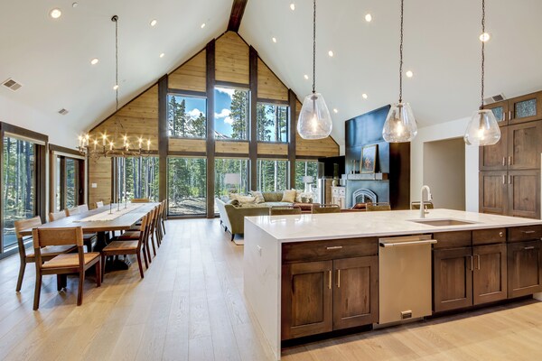 2 Mi To Big Sky Resort: Luxe Mtn-view Retreat! - Big Sky, MT
