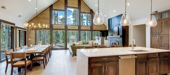 2 Mi to Big Sky Resort: Luxe Mtn-view Retreat!