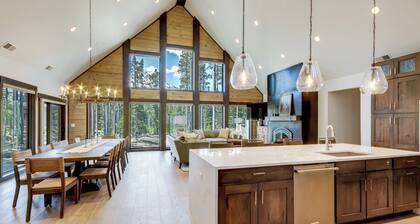 2 Mi to Big Sky Resort: Luxe Mtn-view Retreat!
