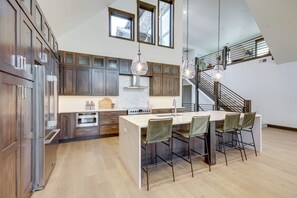 House (6 Bedrooms) | Interior