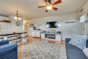 Apartment (2 Bedrooms) | Interior - 1 Mi to Dtwn Estes Park: Mtn-view Haven! (Estes Park)