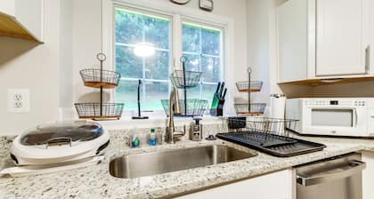 8 Mi to Dtwn Silver Spring: Convenient Condo