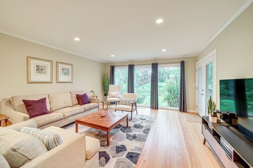 6 Mi to Dtwn: Waterfront Home in Tulsa!