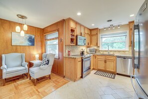 House (3 Bedrooms) | Interior - 6 Mi to Dtwn: Waterfront Home in Tulsa! (Tulsa)