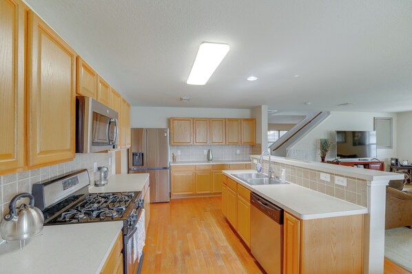 Interior - 7 Mi to Downtown Baytown: Spacious Home w/ Yard (Baytown)