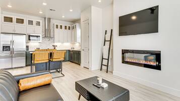 House (3 Bedrooms) | Front of property