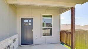A house entrance with a grey door, a window with a view, and a wooden fence. - 2 Mi to Dtwn Dining! Pet-friendly Temple Townhome (Temple)