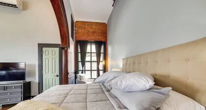 Steps to Shops & Dining: Downtown Marshall Studio!