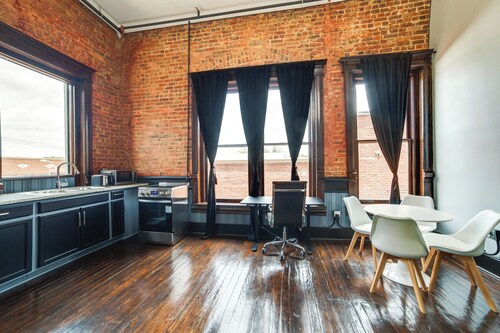 Steps to Shops & Dining: Downtown Marshall Studio!