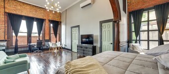 Steps to Shops & Dining: Downtown Marshall Studio!