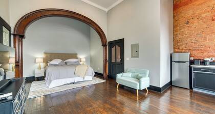 Steps to Shops & Dining: Downtown Marshall Studio!