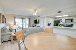 Apartment (2 Bedrooms) | Interior - Patio + Pool Access: Golf Getaway in Peoria (Peoria)