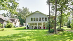 A two-story house with a covered porch and a well-maintained lawn. - < 1 Mi to Marina: Fair Play Home on Lake Hartwell (Fair Play)