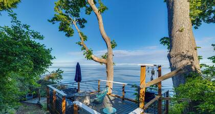 Stunning Semiahmoo Bay Views: Spacious PNW Home