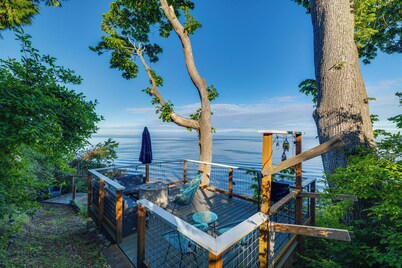 Stunning Semiahmoo Bay Views: Spacious PNW Home