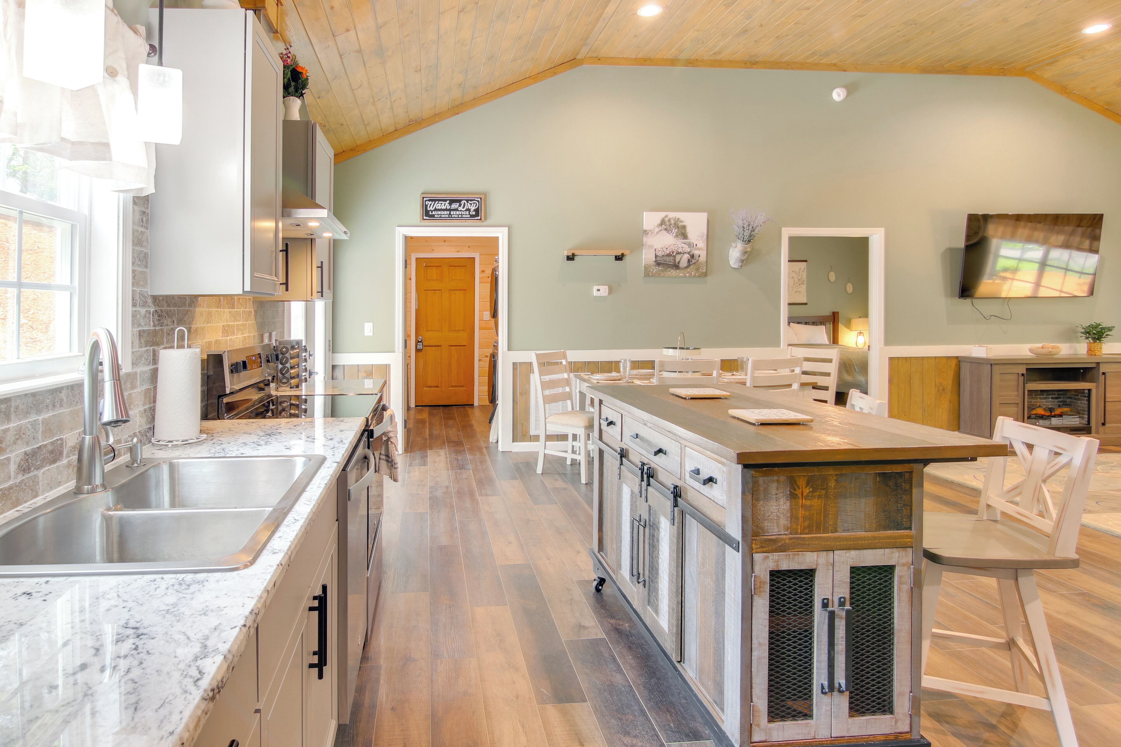 House (3 Bedrooms) | Interior