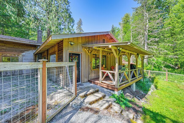 5 Mi To Mt Rainier Natl Park: Cozy Cabin W/ Deck! - Ashford, WA