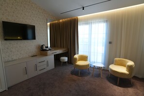 Superior Double Room, Balcony, City View | Minibar, individually decorated, individually furnished, desk - Hotel Avdissons (Prizren)