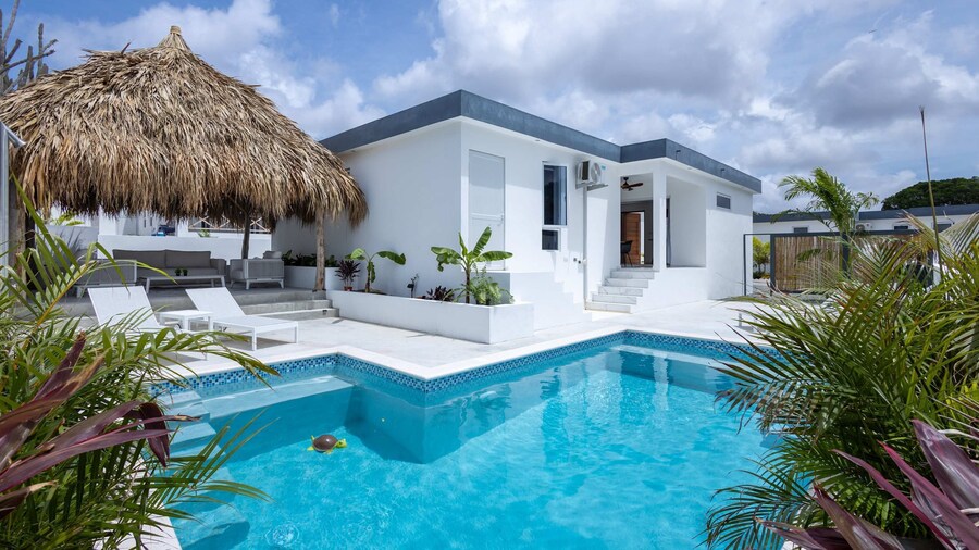 NEW Tropical Getaway With BBQ Pool