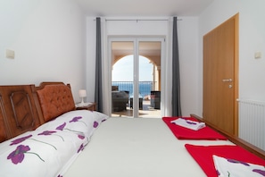 Familie appartement, 1 slaapkamer (Comfy Apartment With Panoramic Sea) | 1 slaapkamer, gratis wifi, beddengoed