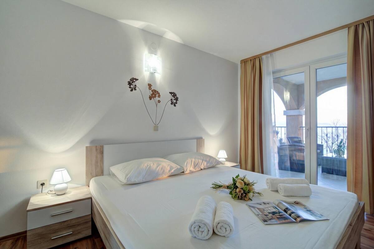 家庭公寓, 1 间卧室, 微波炉 (Comfy Sunset And Sea View Apt /w) | 1 多间卧室、免费 WiFi、床单