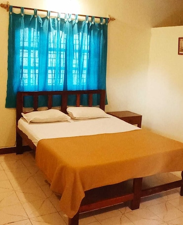 Standard Double Room | Laptop workspace