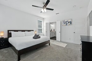 4 bedrooms, iron/ironing board, WiFi, bed sheets