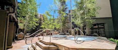 Outdoor spa tub