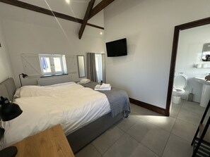 2 bedrooms, travel crib, internet, bed sheets