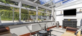 Cysgod Y Ffordd - sleeps 4 guests in 2 bedrooms