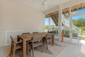 Outdoor dining - The Knotty Goose - Game Room | Beach Amenities (Carolina Beach)