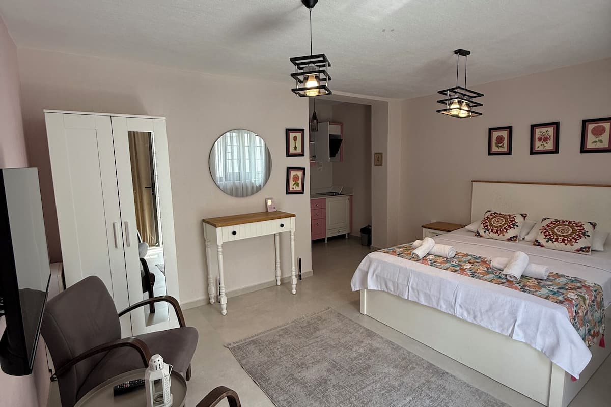 Standard Condo, 1 Double Bed | Iron/ironing board, free WiFi