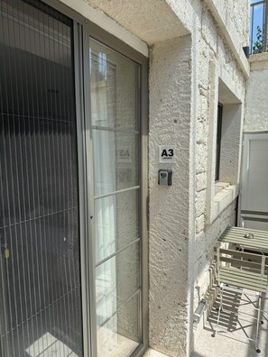 Standard Condo, 1 Double Bed | Bathroom | Shower, hair dryer, towels, soap - Olea Alaçatı (Cesme)