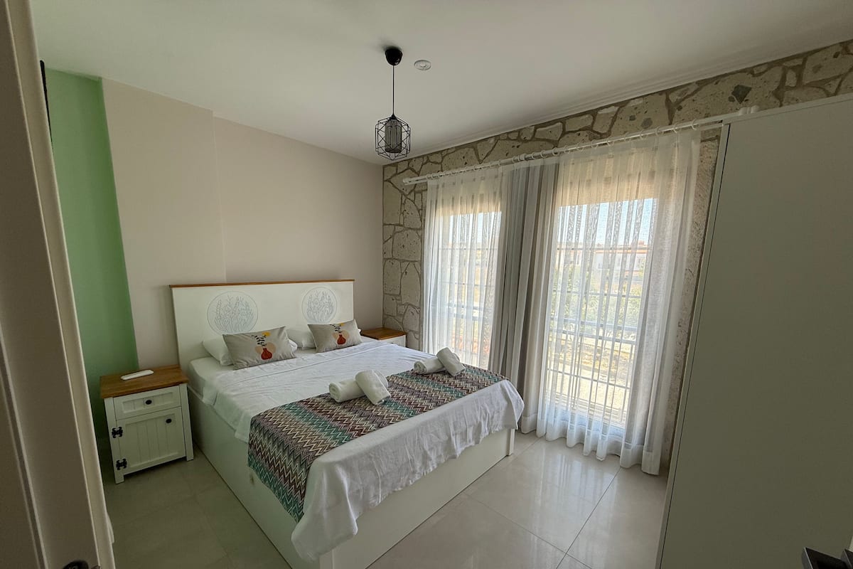 Comfort Duplex, Balcony, Garden View | Iron/ironing board, free WiFi