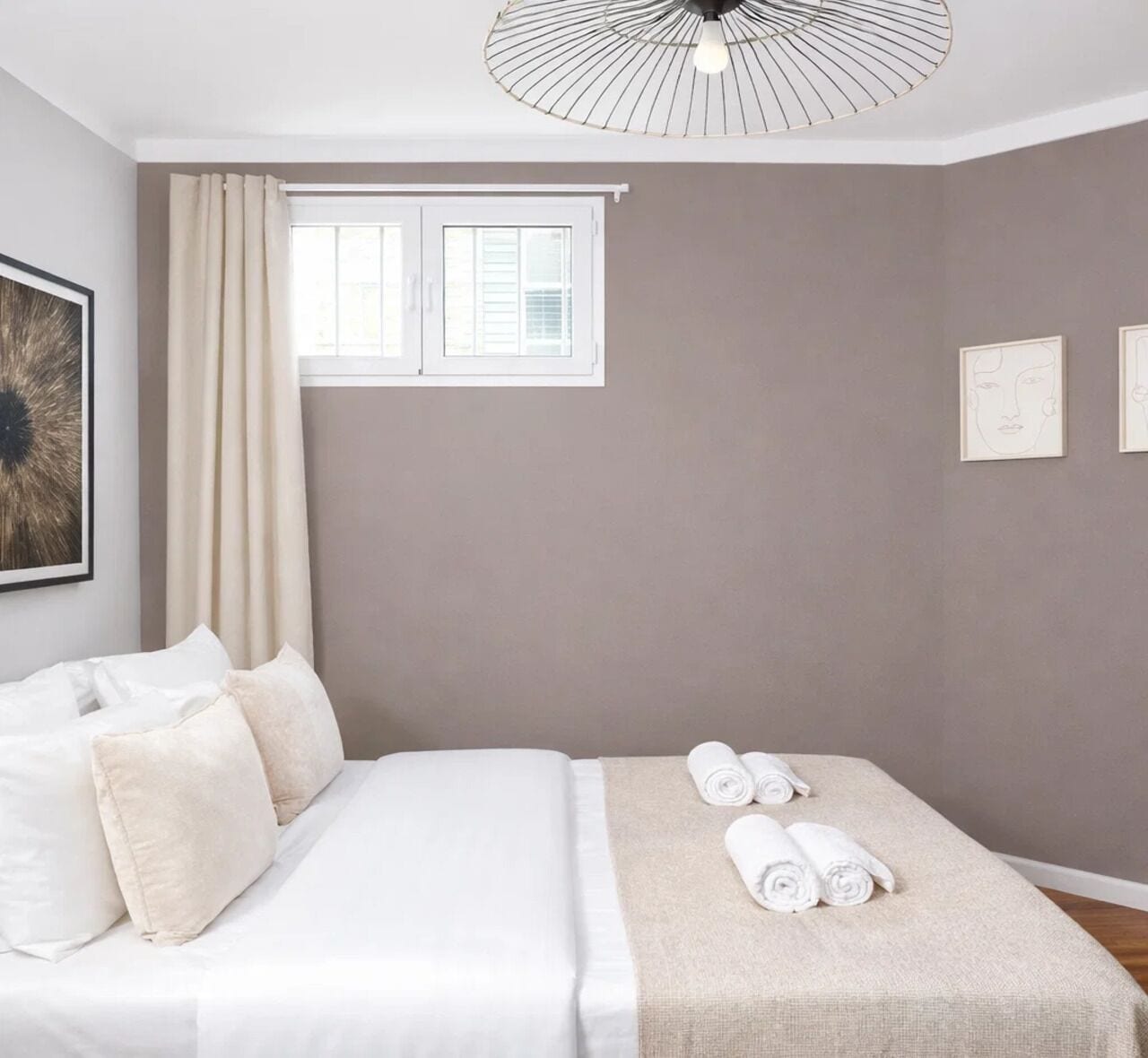 Espace de travail pour ordinateur portable, fer et planche à repasser