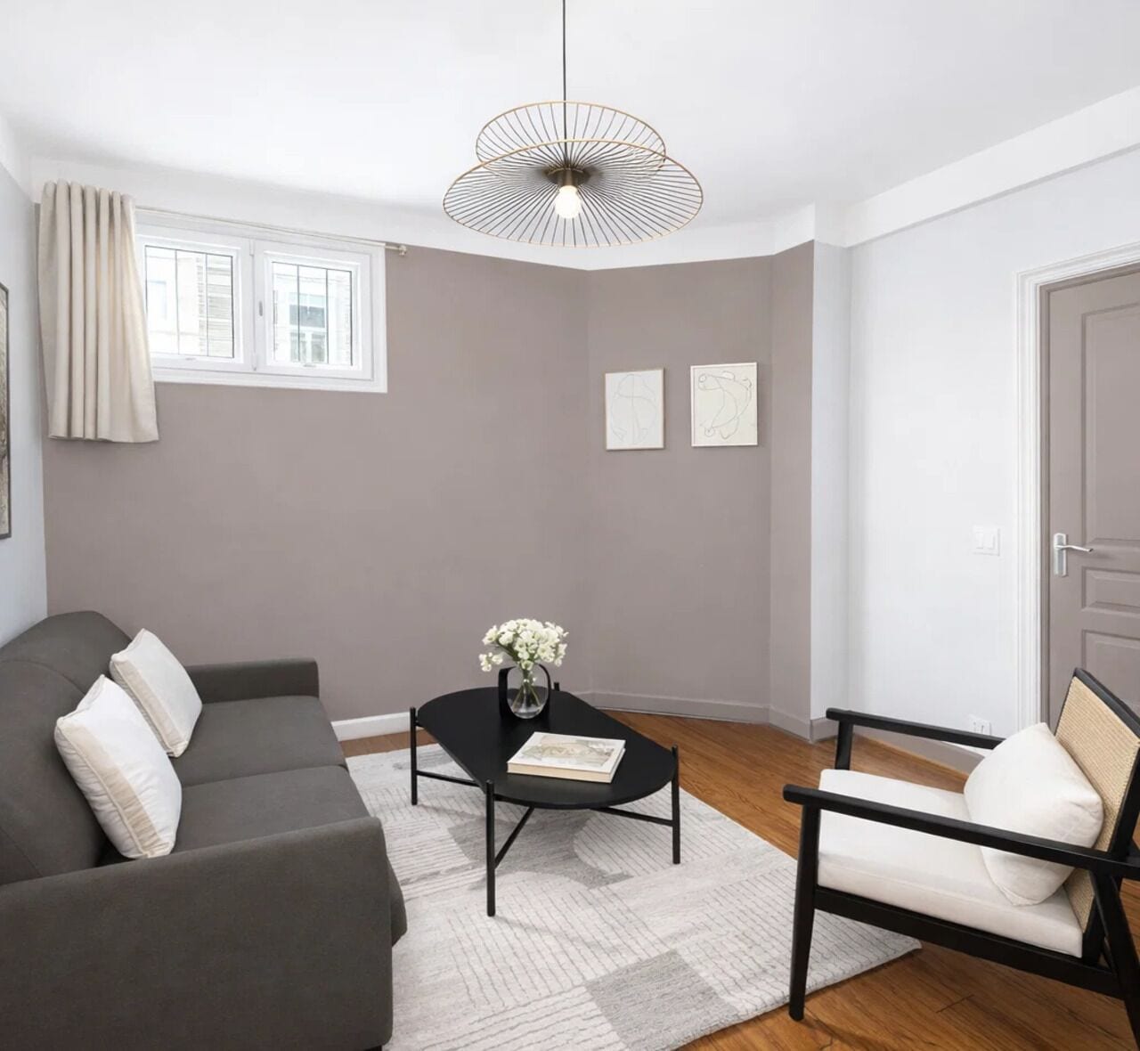 Appartamento Standard, vista cortile | Area soggiorno | Smart TV 80 cm con canali digitali