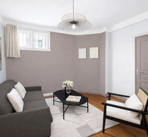 Standard Apartment, Courtyard View | Living area | 80-cm Smart TV with digital channels - 1611 Vouillé (Paris)