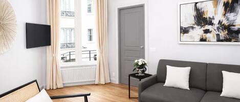 標準公寓, 庭園景 | 客廳 | 80 厘米智能電視連數碼電視頻道