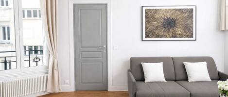 Standard Apartment, Courtyard View | Living area