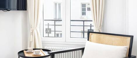 Appartement Standard, vue cour intérieure | Coin séjour