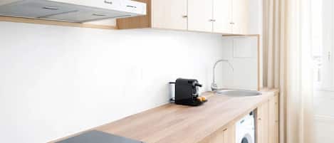 Standard Apartment, Courtyard View | Private kitchen