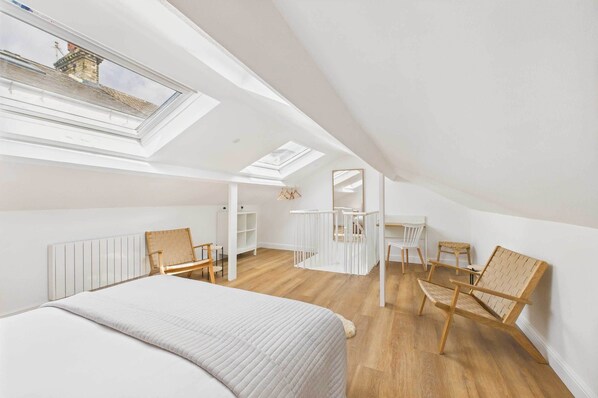 1 bedroom, desk, iron/ironing board, WiFi