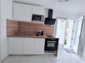 Réfrigérateur, micro-ondes, four, lave-vaisselle