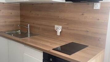 Kühlschrank, Mikrowelle, Ofen, Geschirrspüler