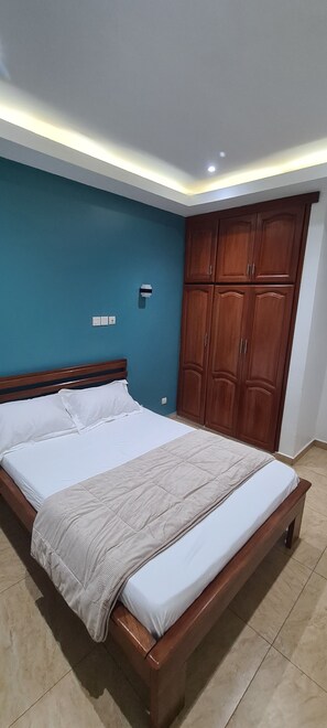 2 bedrooms, iron/ironing board, travel cot, free WiFi