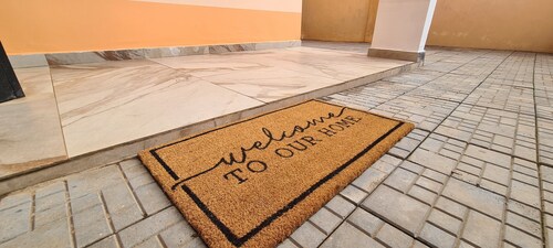 2 bedroom apartment + 2 bathrooms + private courtyard for vacation rental